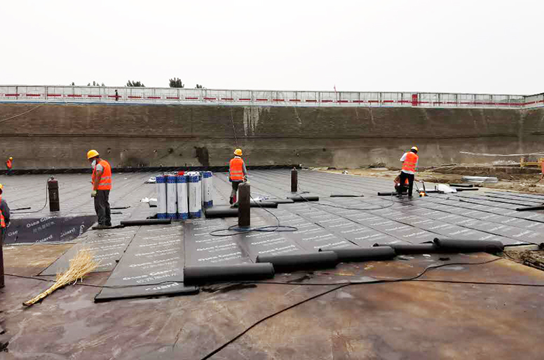 如何解決自粘防水卷材夏季揭膜難的問題！